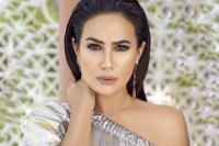 هند صبري تدعم صابرين بخلعها للحجاب