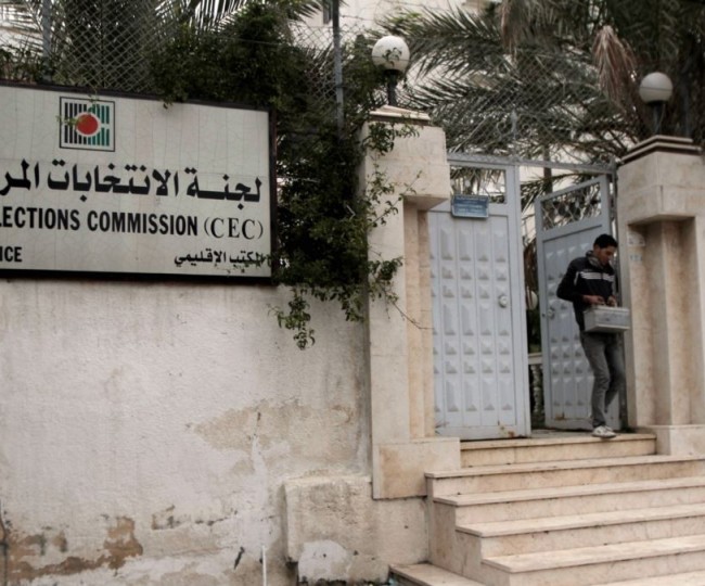 "الانتخابات الفلسطينية" تُوقع بين القدوة والشيخ ..والخلل الفني تلويح جديد للتأجيل