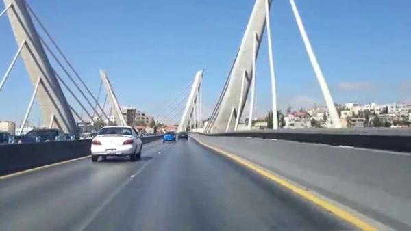 محاولة الانتحار من أعلى جسر عبدون (فيديو)