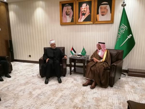 الخلايلة يبحث في مكة ترتيبات الحج للموسم القادم