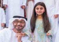 طفلة حاولت السّلام على ولي عهد أبو ظبي ولكنه لم يلحظها..فماذا فعل بعد ذلك؟