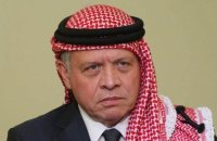 الملك يعزي خادم الحرمين الشريفين بوفاة الأمير متعب بن عبدالعزيز