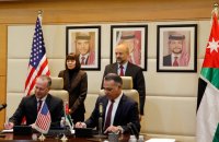 بحضور الرزاز .. توقيع اتفاقية تحويل منحة أميركية بـ 745 مليون دولار للأردن