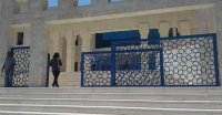 توقيف فتاة بتهمة الاعتداء على رجل أمن بمحكمة الزرقاء