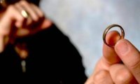 مصرية تطلب خلع زوجها بعد 7 سنوات من هجره لها