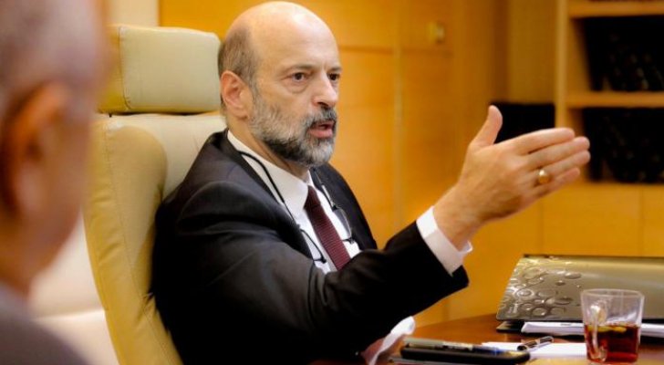 الرزاز يتدخل بعد احتجاز مستشفى خاص جثامين 3 أطفال
