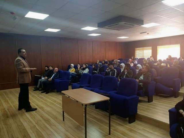 محاضرة توعوية في "صيدلة" جامعة عمان الأهلية عن أخطار المخدرات