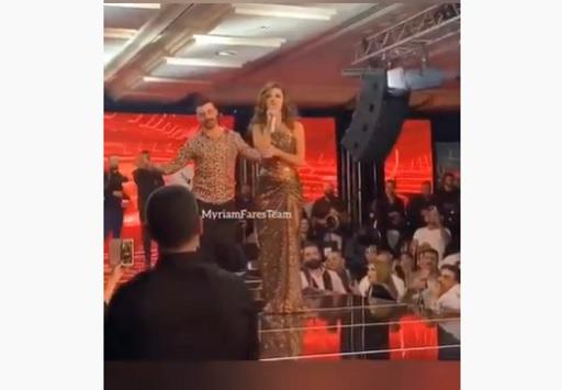 الأردن.. شاب يتحدى ميريام فارس بالرقص على المسرح(فيديو)