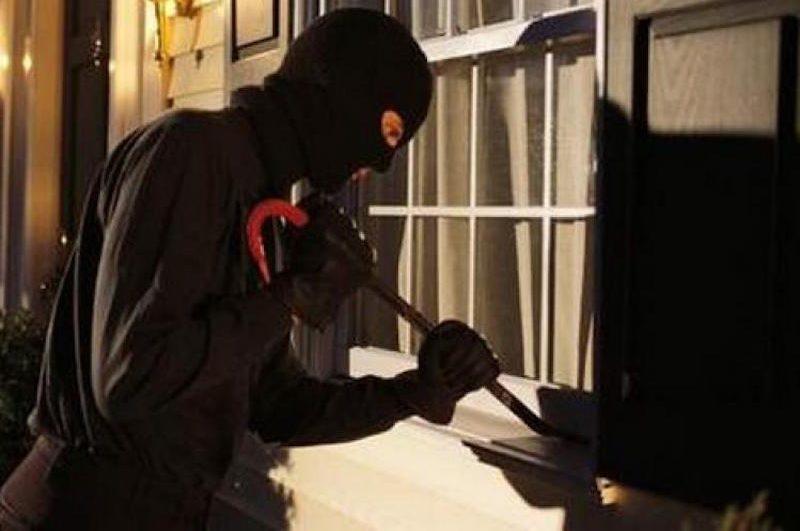 سرقة 20 ألف دينار من محطة بسحاب