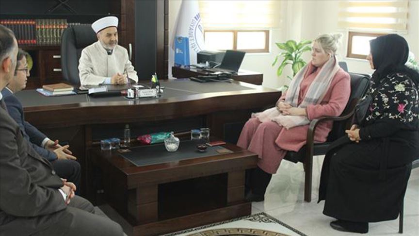 نرويجية تشهر إسلامها وتختار "ليلى" اسما لها