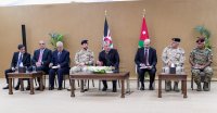 الملك يلتقي في مجلس بسمان ابناء عباد (صور)