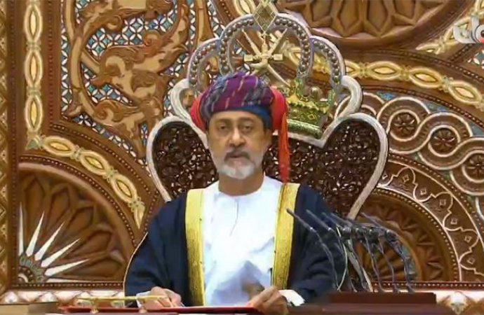 هيثم بن طارق آل سعيد يؤدي القسم سلطاناً لعُمان