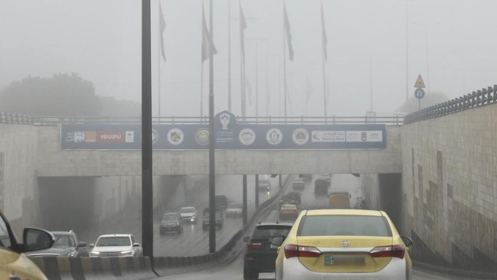 ماذا يجب عليك فعله خلال القيادة تحت المطر؟