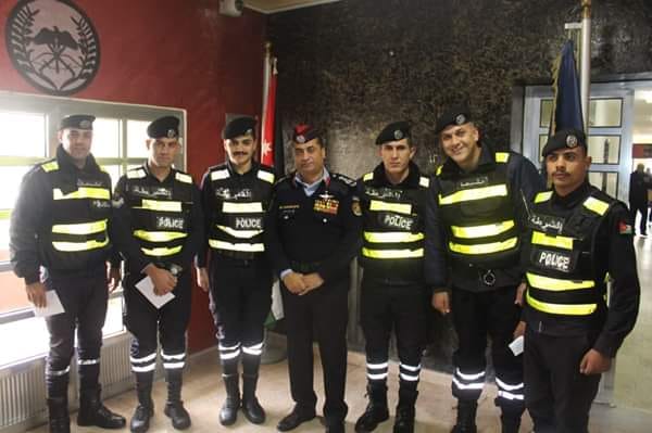 قائد إقليم العاصمة يكرم عدد من طواقم شرطة النجدة