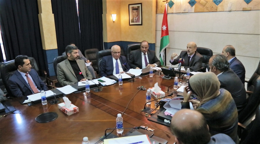 الرزاز: لا عودة عن اللامركزية