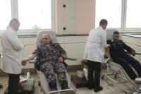 تنفيذا للتوجيهات الملكية .. نشامى الامن يتبرعون بـ 100 وحدة دم لانقاذ مواطن