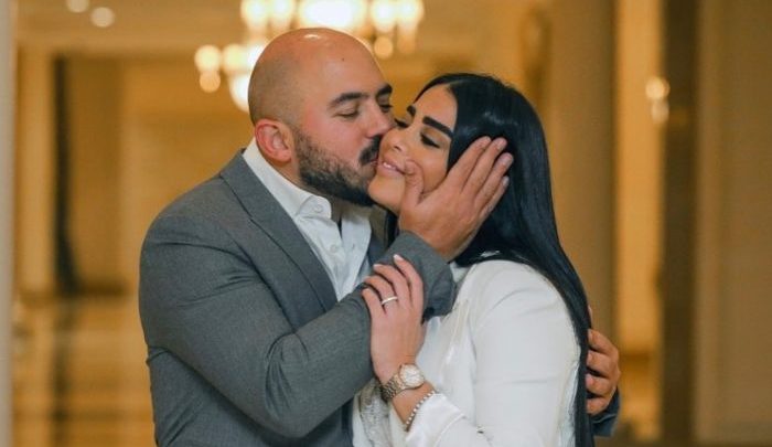 زوجة العسيلي تشعل مواقع التواصل بإطلالة جريئة والجمهور.. "انتي على طول قالعه"