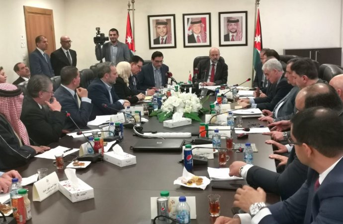 الرزاز: الحكومة بصدد وضع أولوياتها للمرحلة المقبلة