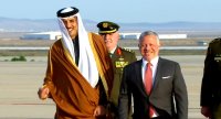 الملك في مقدمة مستقبلي أمير دولة قطر (صور وفيديو)