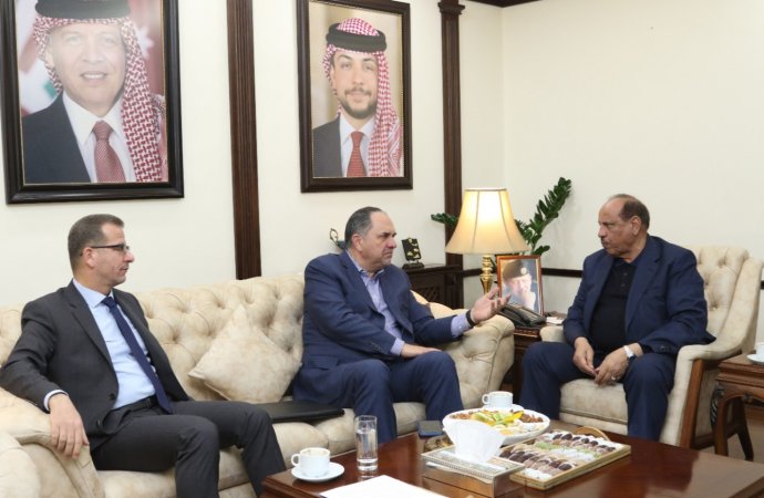 وزيرا الداخلية والعدل يناقشان بعض التصرفات المخالفة للقانون