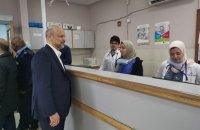 الرزاز يطلع على واقع خدمات مستشفى الأمير حمزة (صور)