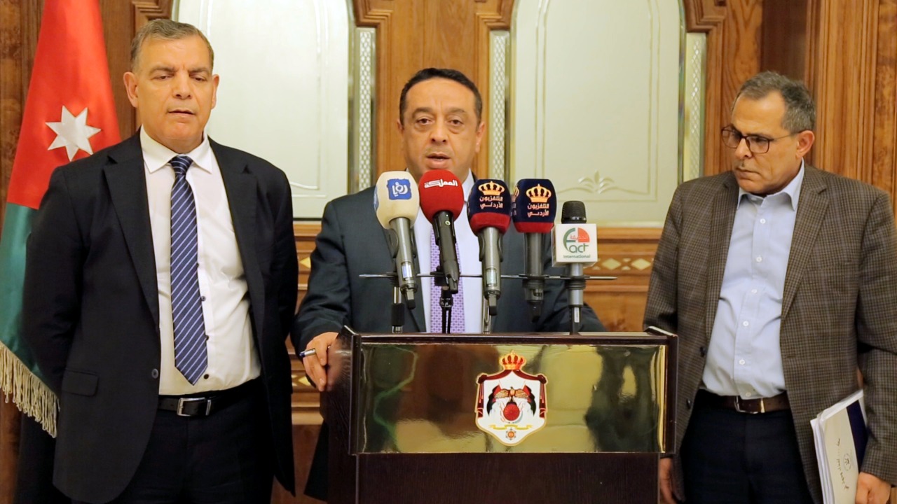 وزير الدولة :الاستعدادت الحكومية أسهمت بالحد من انتشار فيروس كورونا