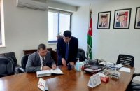 وزير الصحة يجيب على أسئلة حول "كورونا" عبر صفحته الشخصية