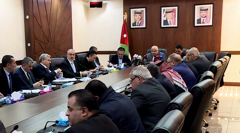 توصية بإلغاء الكلف الإضافية على فاتورة الكهرباء