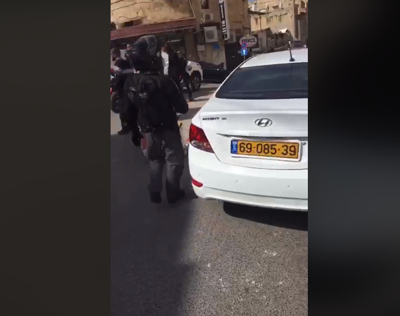إعلام عبري: محاولة طعن في القدس دون وقوع إصابات وتم اعتقال المنفذ(فيديو)