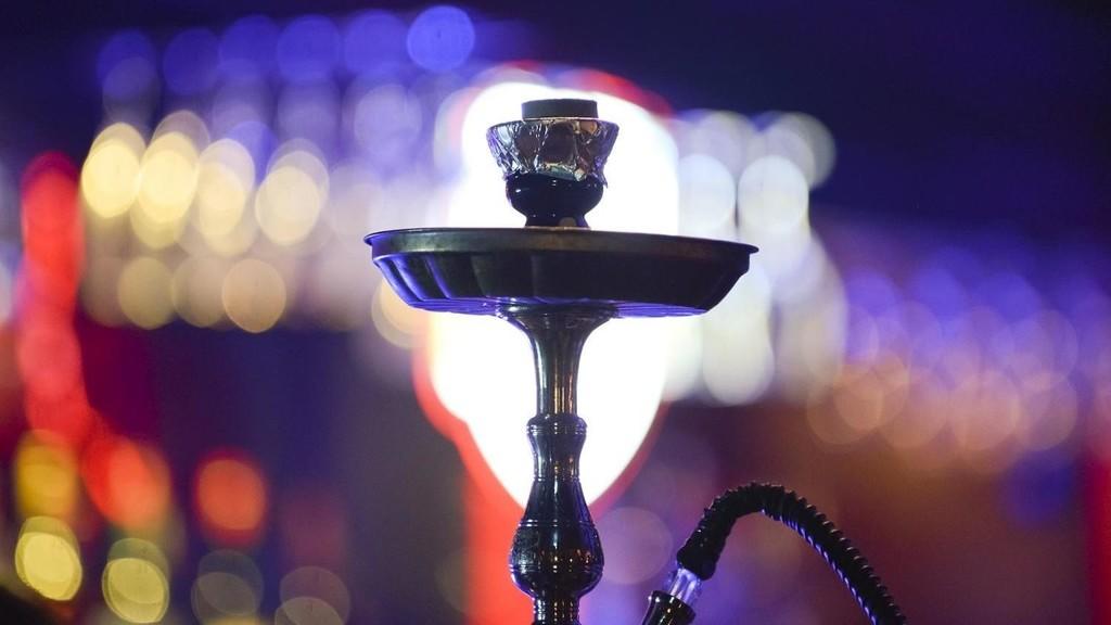 منع تقديم الأراجيل في الأماكن العامة وتأجيرها للمنازل