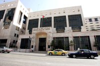 قرار مرتقب من "المركزي" للبنوك بدعوتها لتأجيل أو جدولة قروض المواطنين