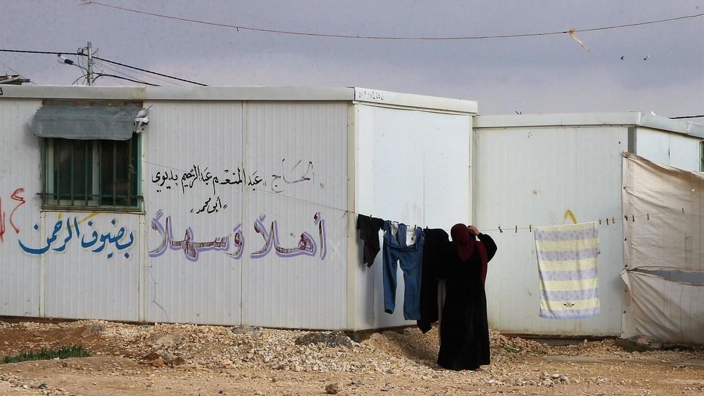 منع الدخول والخروج من مخيمات اللاجئين السوريين في الأردن