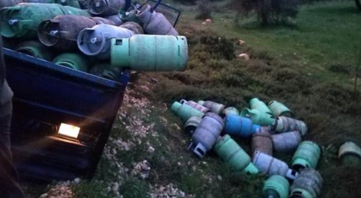 تدهور مركبة محملة باسطوانات الغاز في عجلون