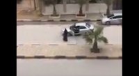 ضبط فتاة أوقفت مركبتها بالشارع وقامت بحركات راقصة (فيديو)