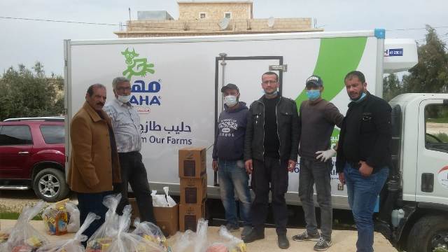 شركة الالبان الاردنية بالتعاون مع جمعية الكوم الأحمر للتنمية الاجتماعية توزع طرود غذائية للأسر المحتاجة
