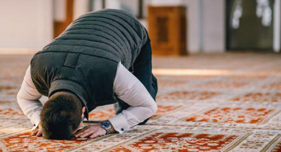 ضبط 22 شخصا خرقوا الحظر ليصلوا الجمعة