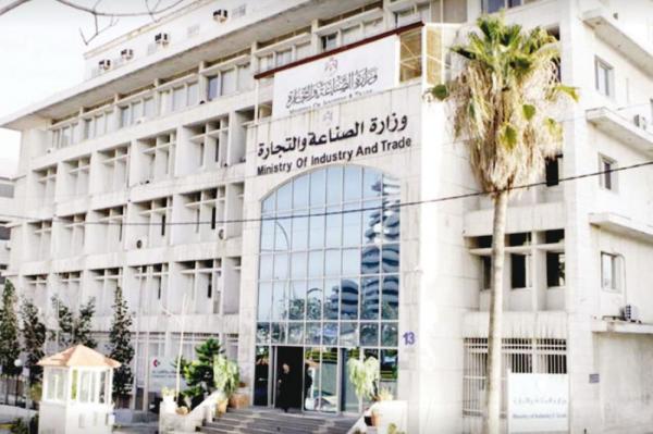 مخالفة 8 محال تجارية في الزرقاء لرفعها الأسعار
