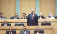 بـ"معلومات صادمة" .. وزير سابق يهدد الرزاز