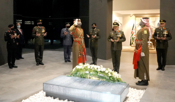 الملك يرعى احتفال القوات المسلحة بالمناسبات الوطنية(صور)