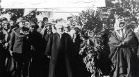 الرزاز يهنئ بمناسبة ذكرى الثورة العربية الكبرى ويوم الجيش (فيديو)