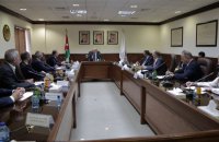 الرزاز : مكافحة الفساد وسيادة القانون من ابرز القضايا التي ركز عليها الملك امام مجلس الوزراء(صور)