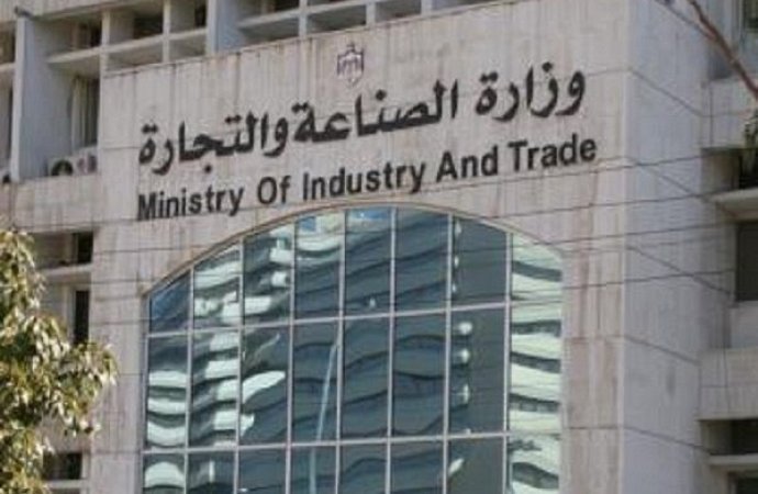 الصناعة والتجارة تبحث مع قطاع الألبسة والمجوهرات آثار كورونا