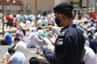 سحب عينات من مخالطي مصابة بمصنع منظفات في عين الباشا
