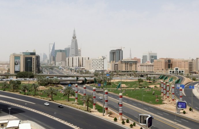 السعودية ترفع حظر التجول