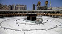 السعودية تعيد فتح مساجد مكة المكرمة الأحد