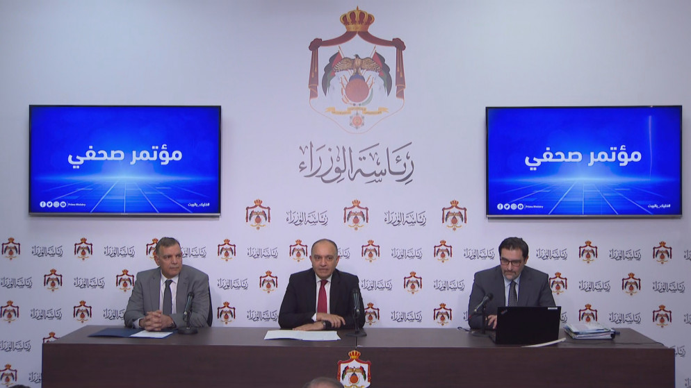 وزير الصحة يبرر حظر التجول بعد منتصف الليل
