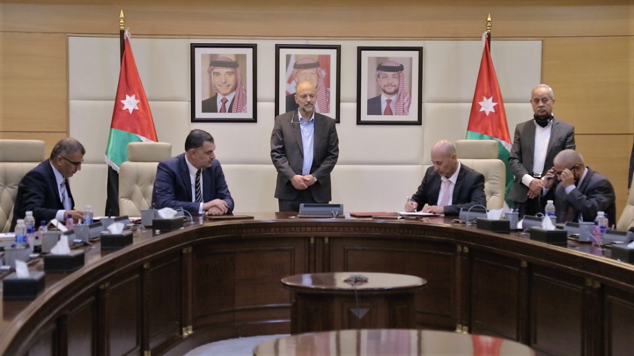 توقيع 4 اتفاقيات لإنشاء مصانع لتشغيل الأردنيين