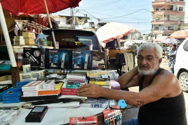 لبنانيون يقايضون أحذيتهم وملابسهم بحصص غذائيّة وحليب وحفّاضات