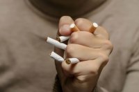 خبيرة تكشف عن تقنية بسيطة للإقلاع عن التدخين إلى الأبد