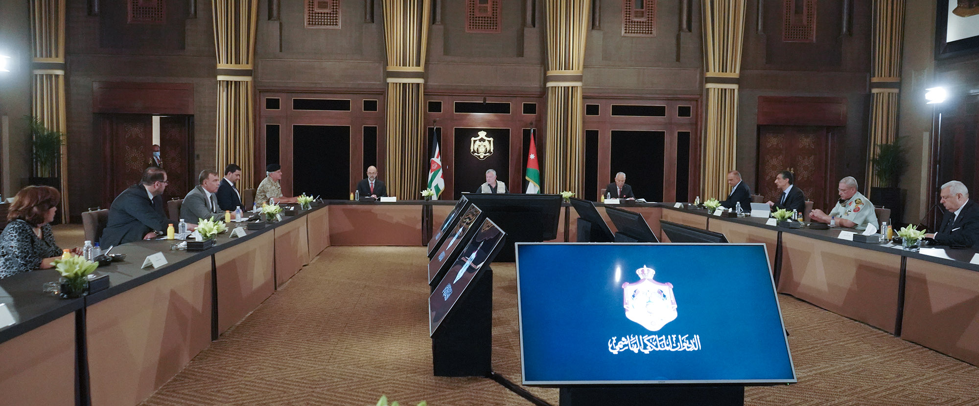 الملك يدعو للتوسع في صناعات ذات قيمة مضافة واستراتيجية